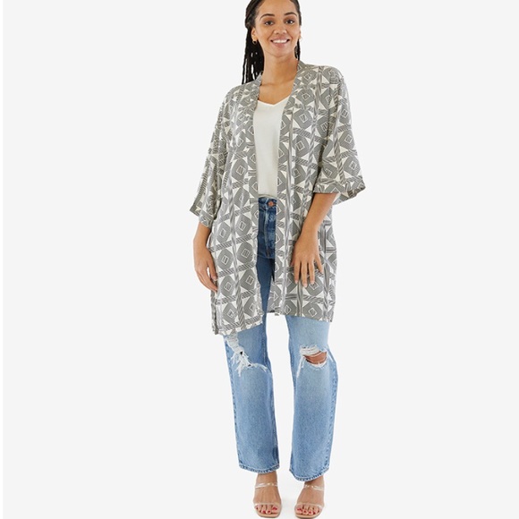 SUMMER & ROSE Sophia Geo Geometric Black and White Kimono, One Size Fits Most - Picture 2 of 9